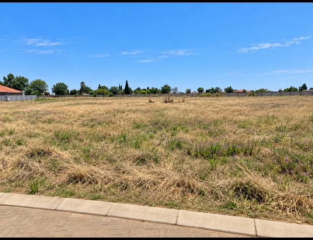 915M² VACANT LAND FOR SALE IN ARCON PARK